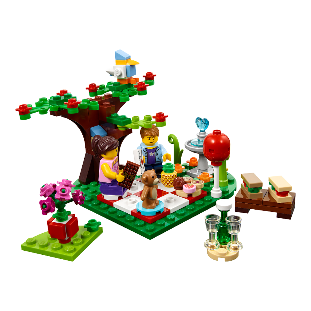 LEGO Seasonal Romantic Valentine Picnic 40236