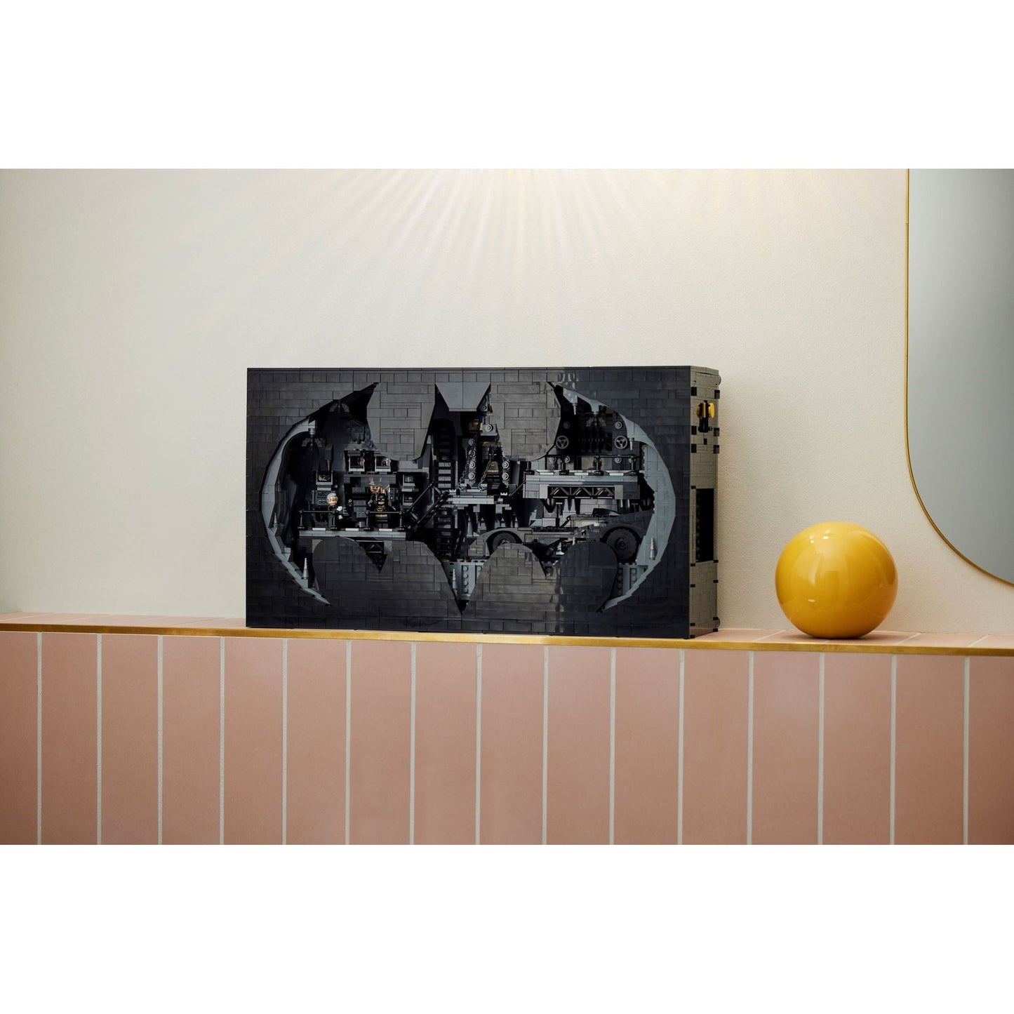 LEGO DC Comics Super Heroes Batcave – Shadow Box 76252
