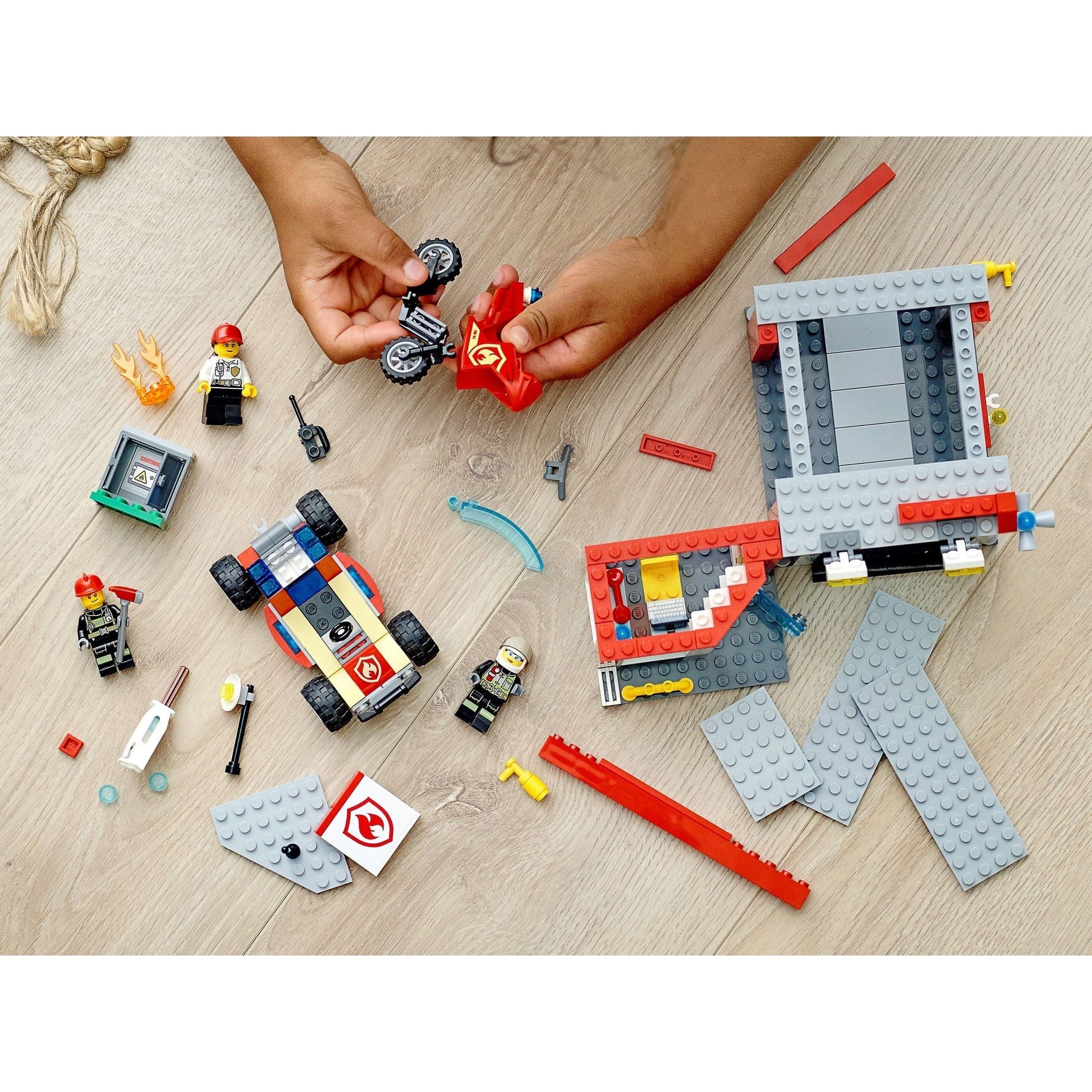 LEGO City Fire Station Starter Set 77943
