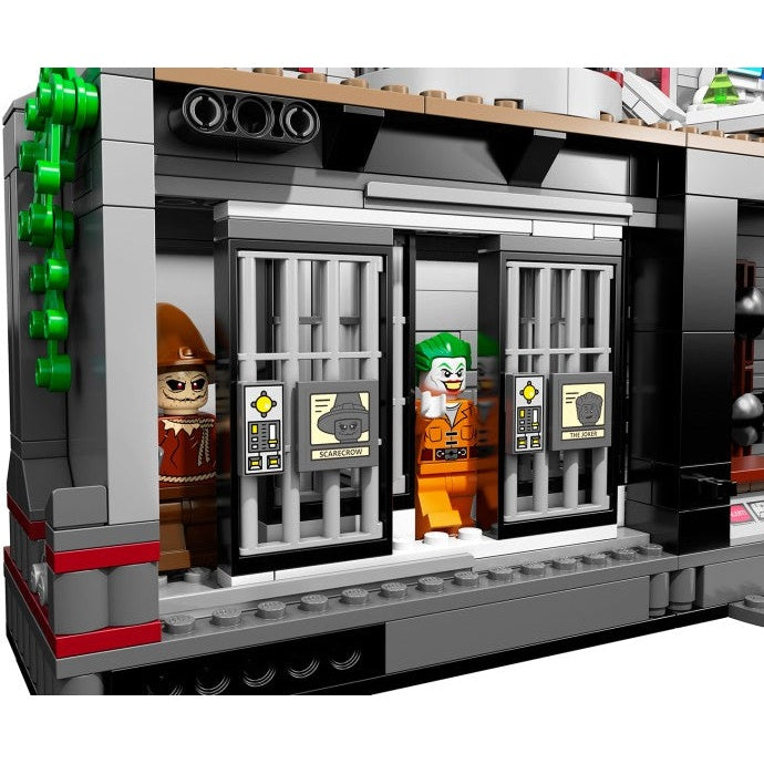 LEGO DC Comics Super Heroes Batman: Arkham Asylum Breakout 10937