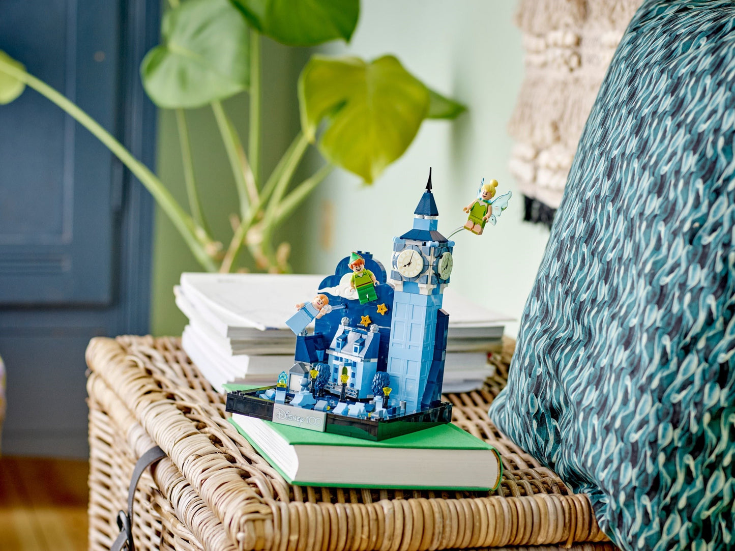 LEGO Disney Peter Pan & Wendy's Flight over London 43232