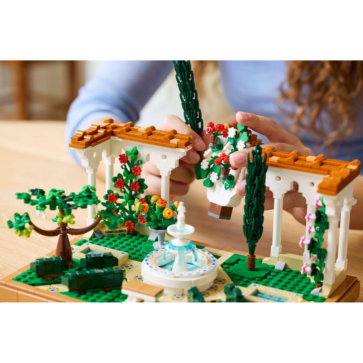 LEGO Icons Fountain Garden 10359