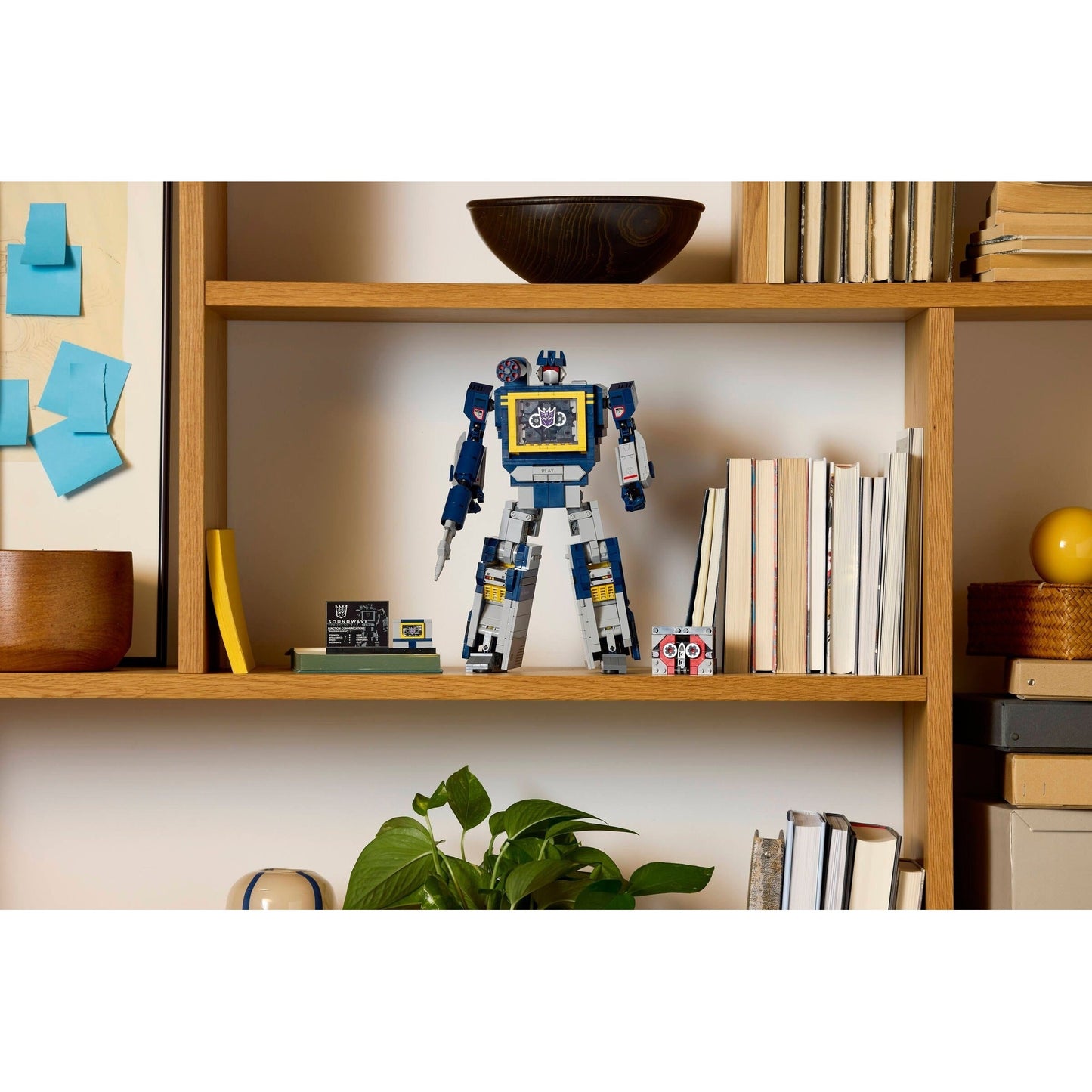 LEGO Icons Transformers: Soundwave 10358