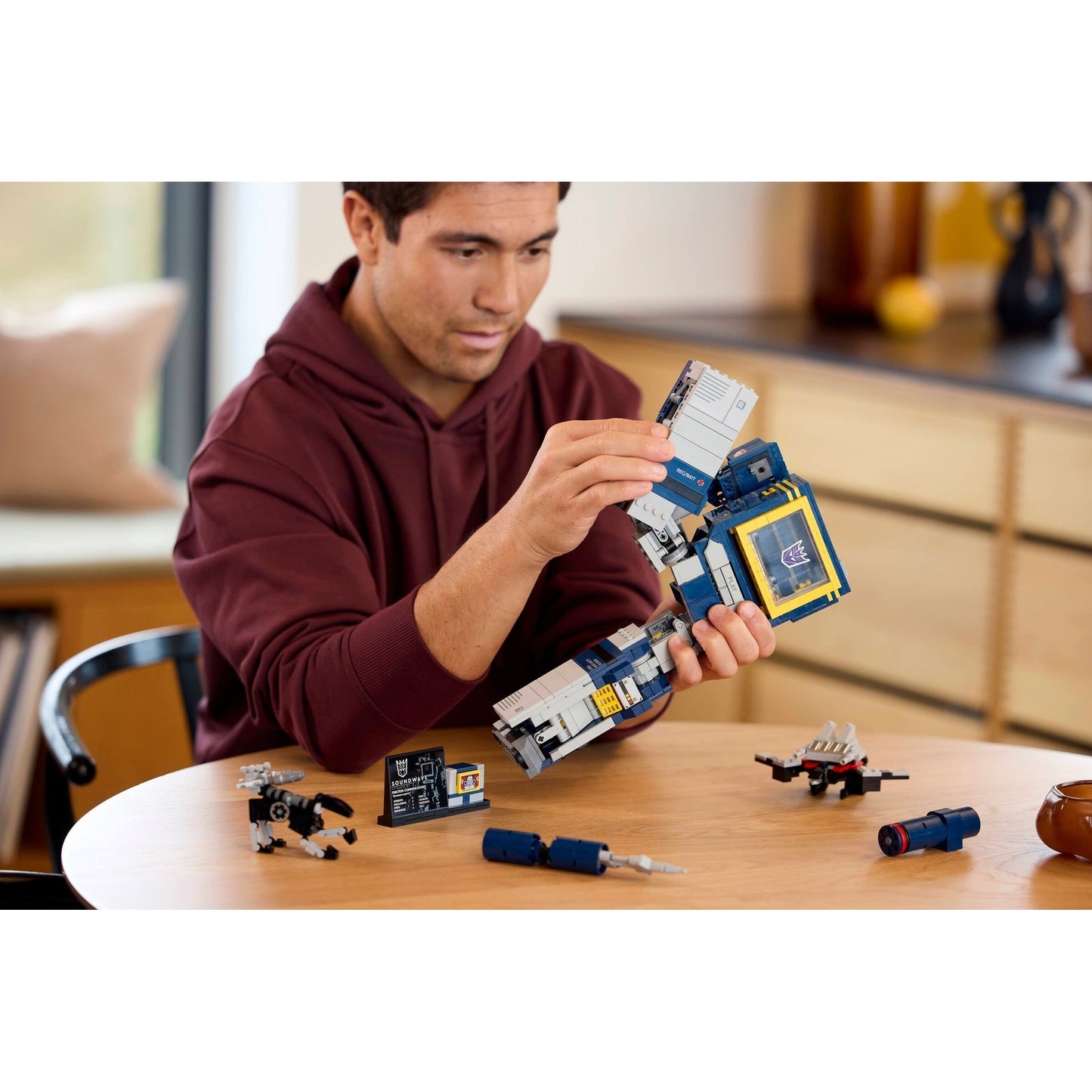 LEGO Icons Transformers: Soundwave 10358