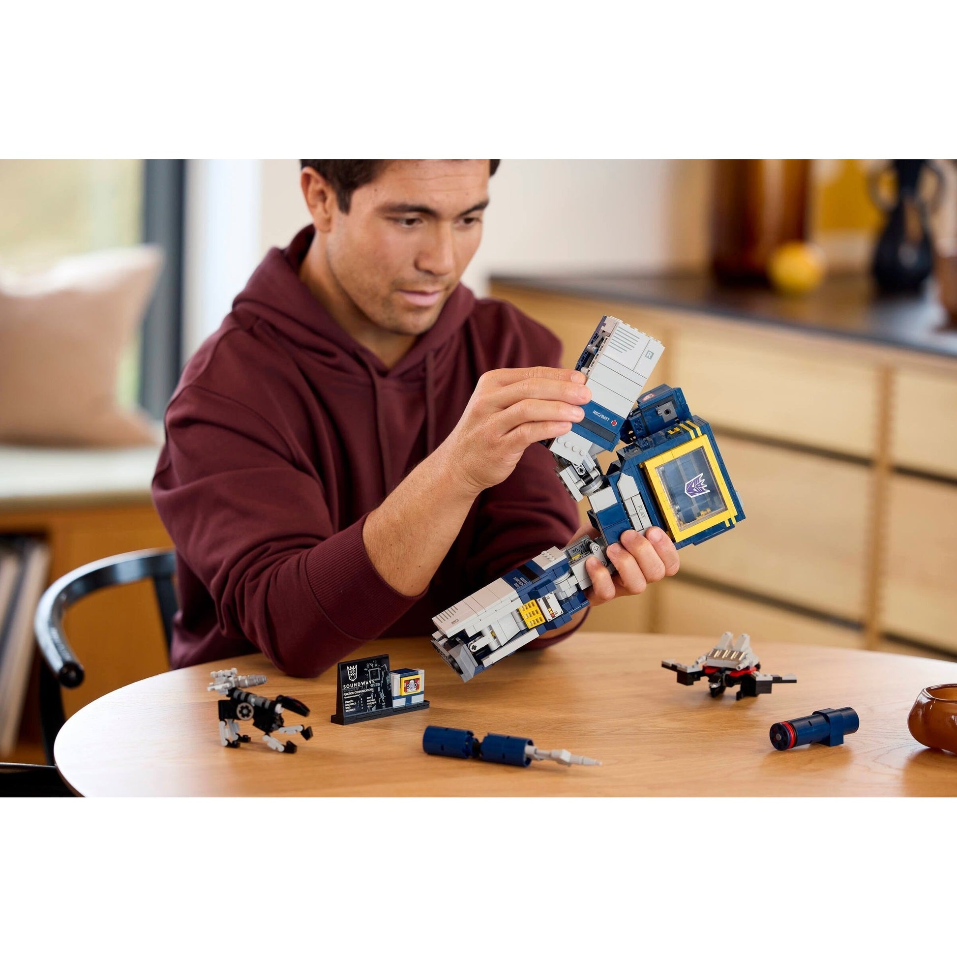 LEGO Icons Transformers: Soundwave 10358