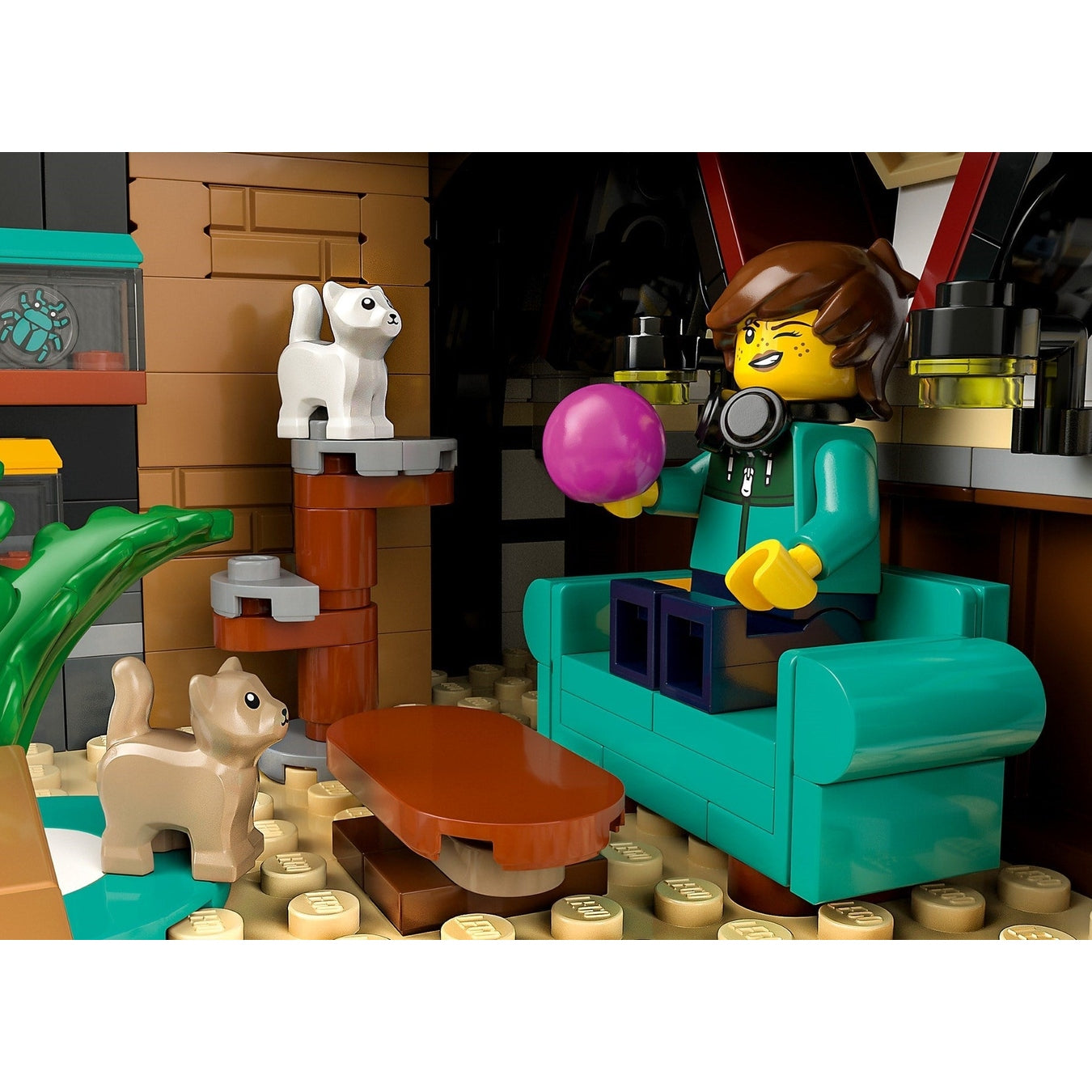 LEGO Icons Tudor Corner 10350
