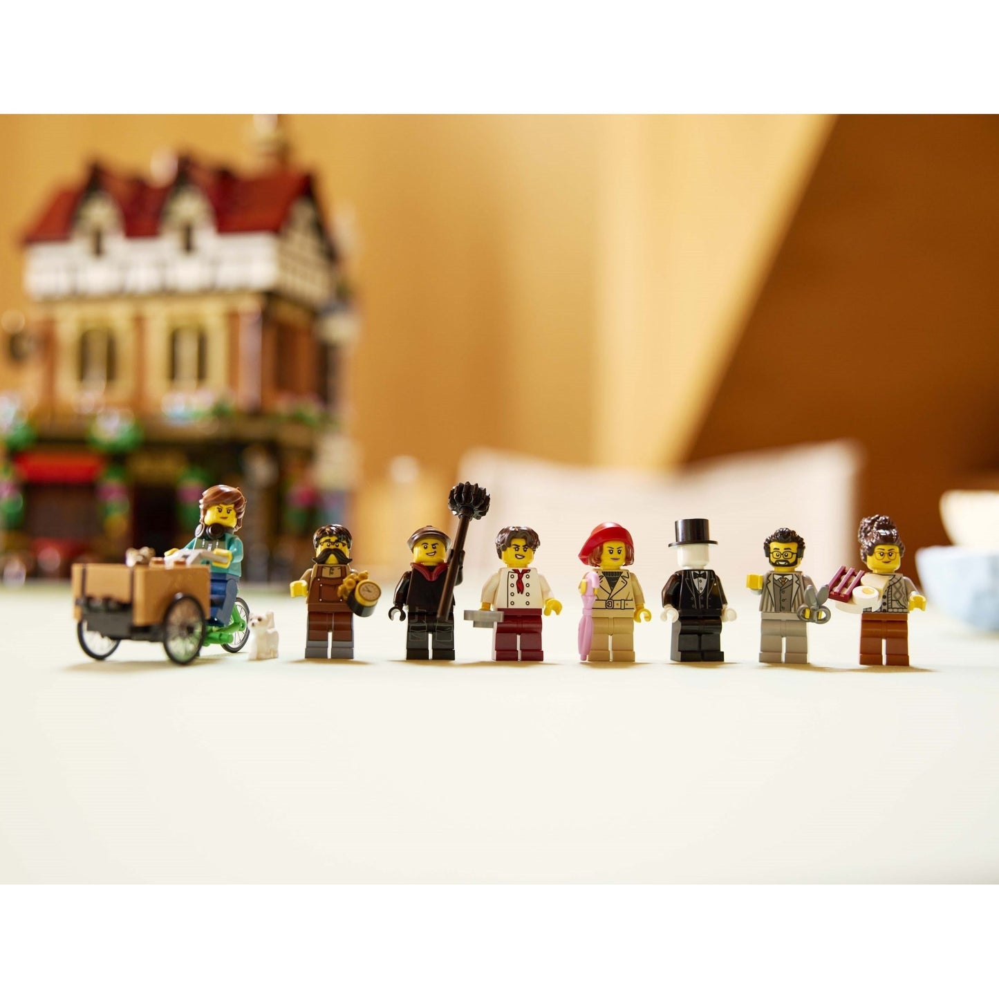 LEGO Icons Tudor Corner 10350