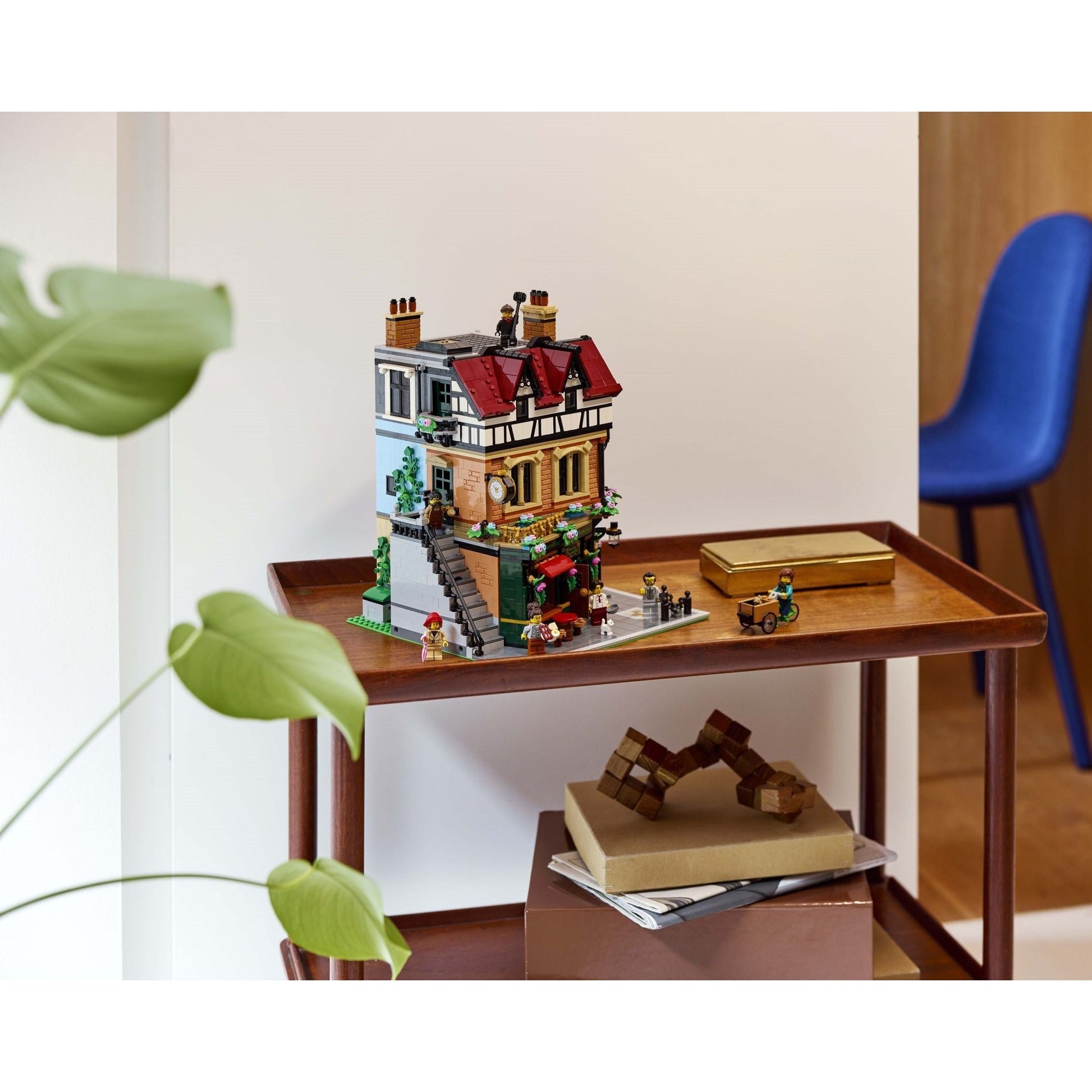 LEGO Icons Tudor Corner 10350
