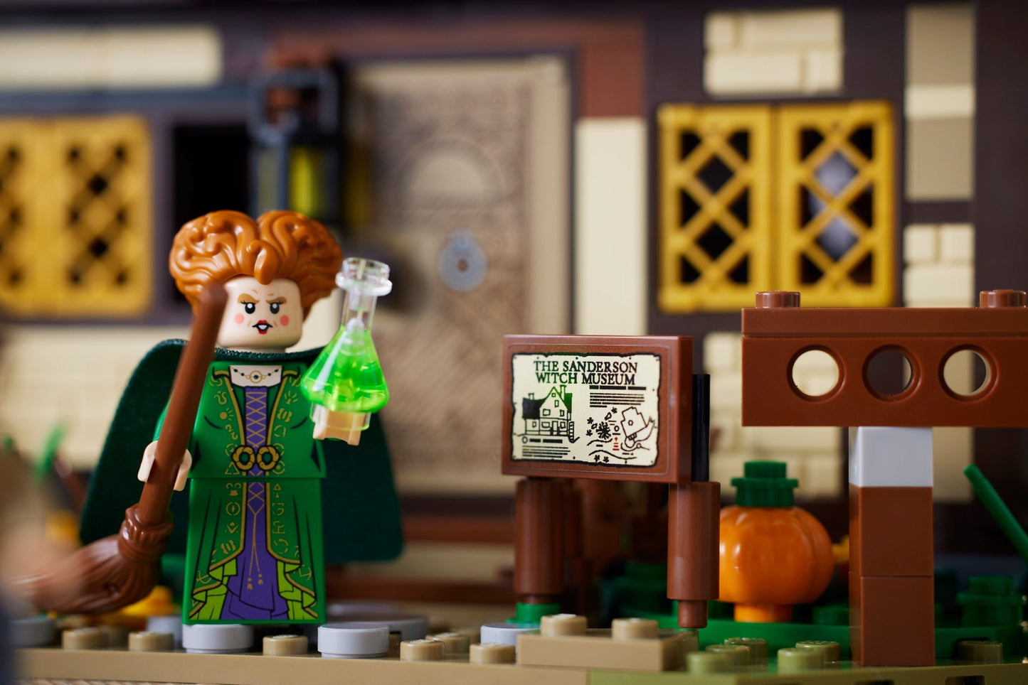 LEGO Ideas Disney Hocus Pocus: The Sanderson Sisters' Cottage 21341