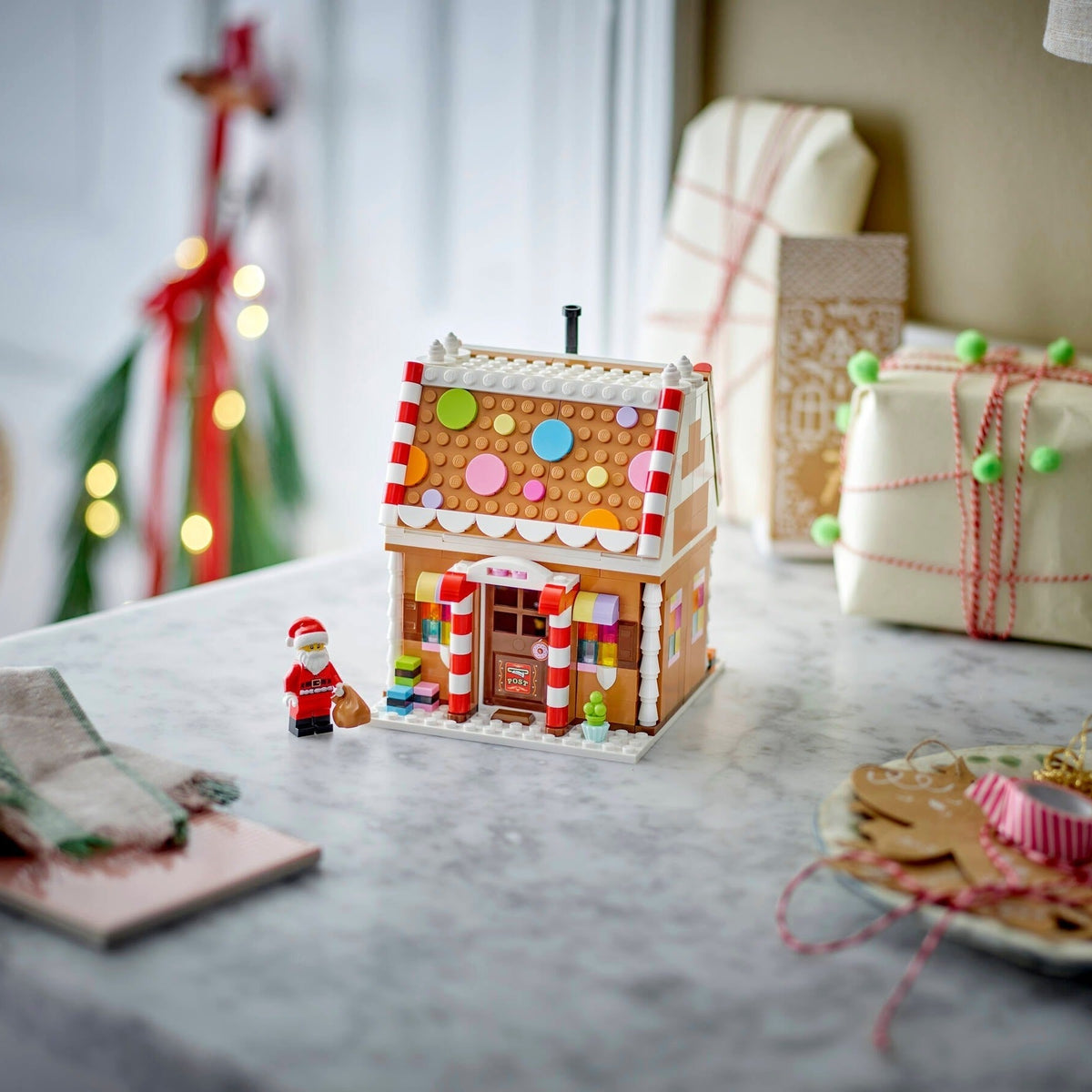 LEGO Seasonal Festive Gingerbread House 40809