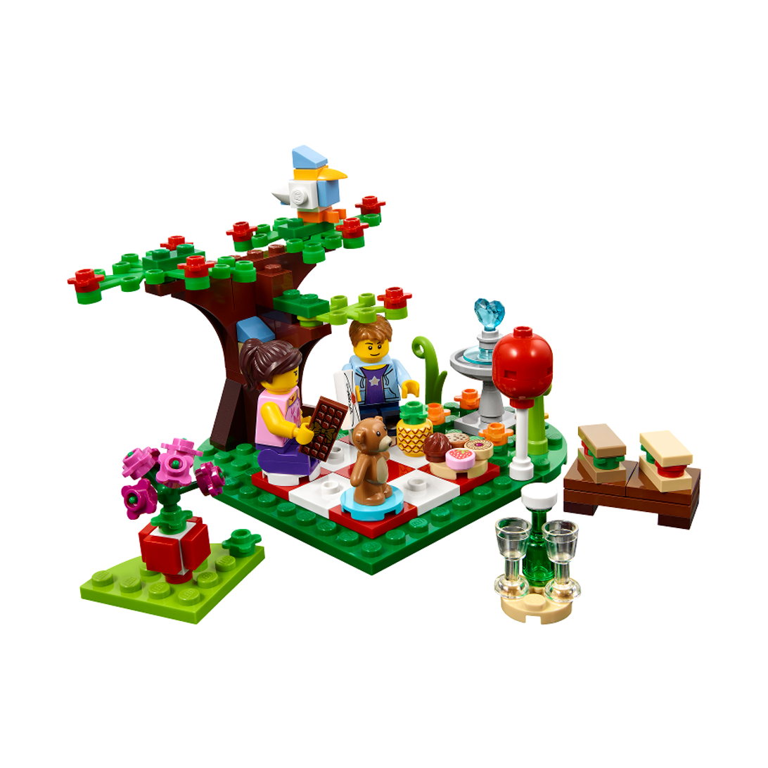 LEGO Seasonal Romantic Valentine Picnic 40236