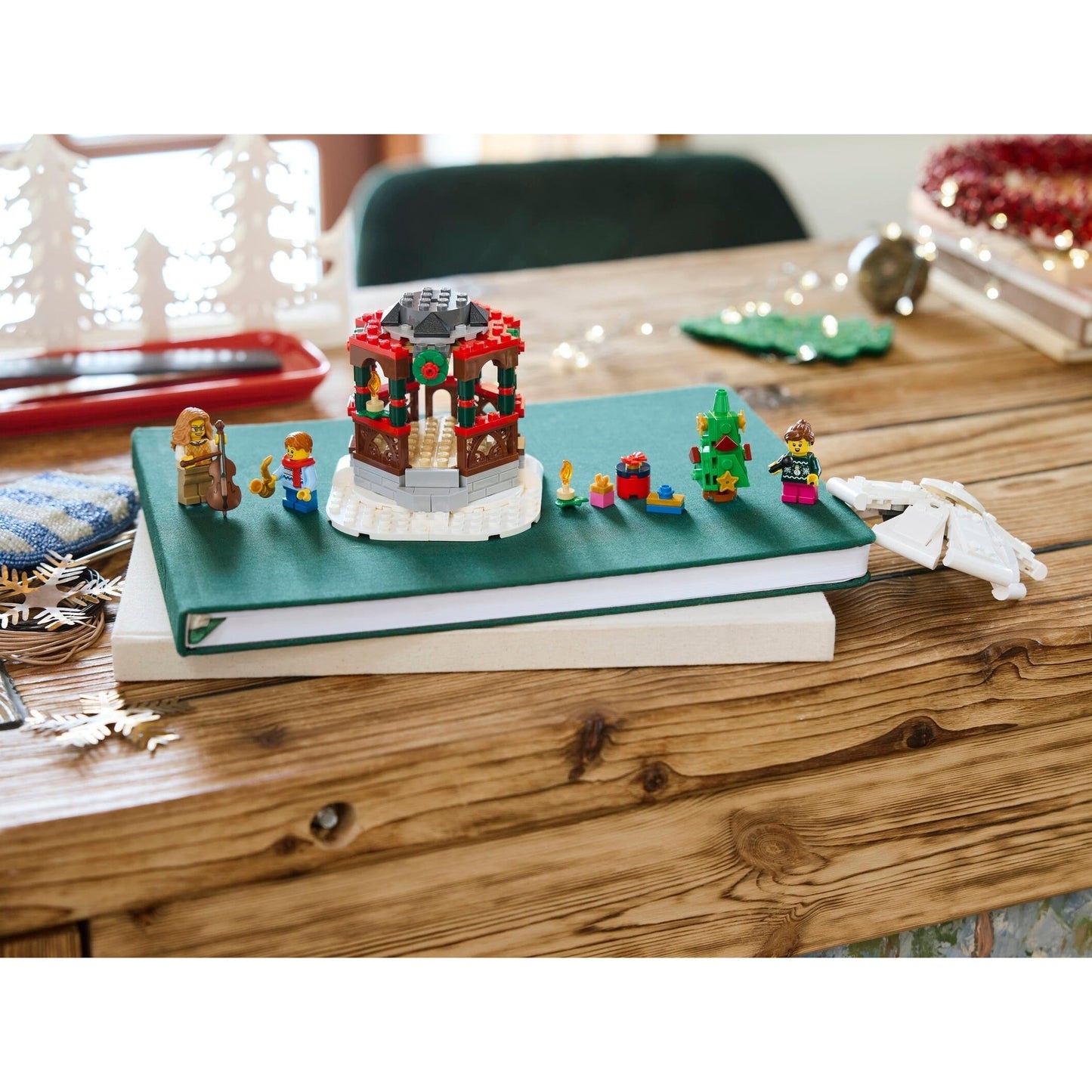 LEGO Seasonal Winter Gazebo 40778