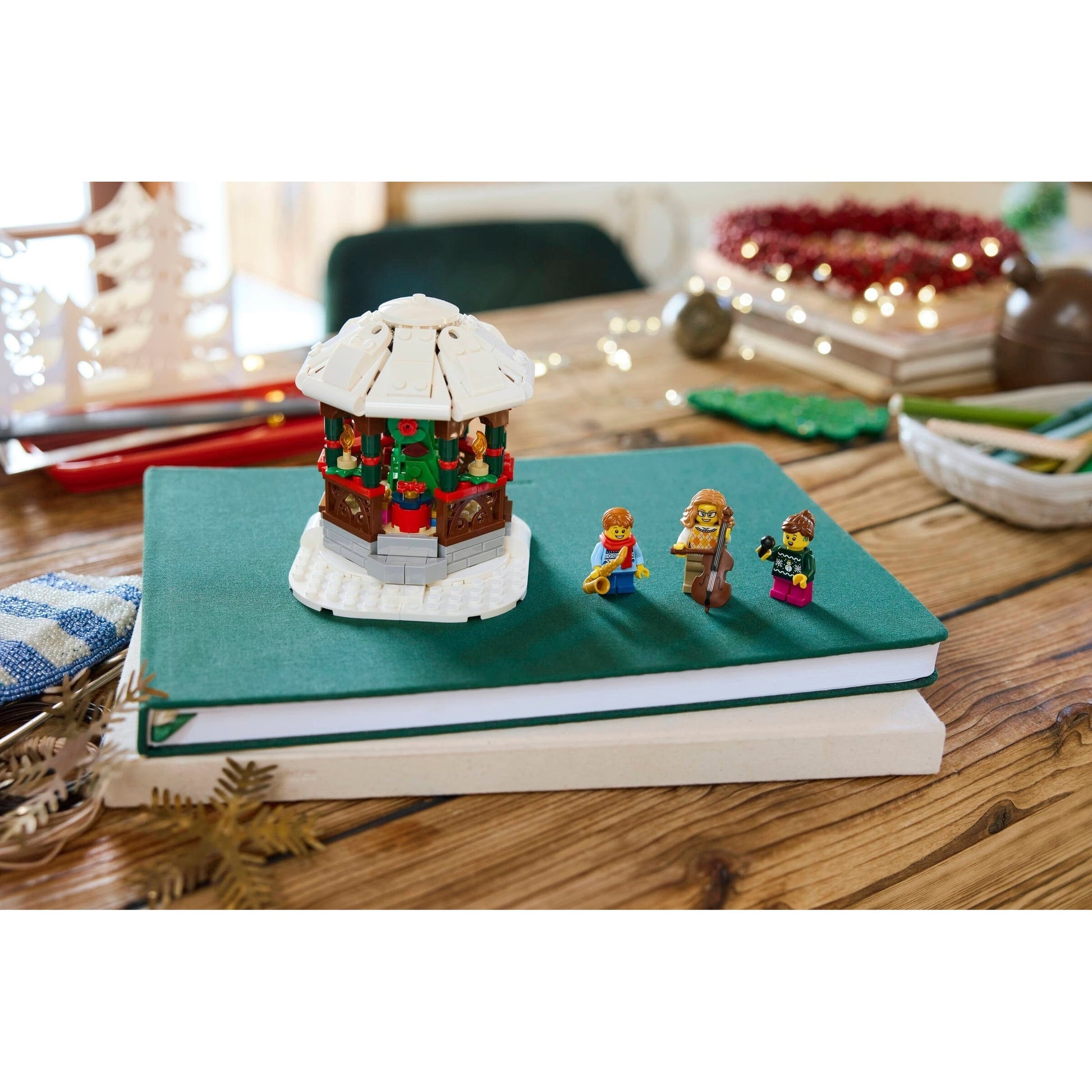 LEGO Seasonal Winter Gazebo 40778