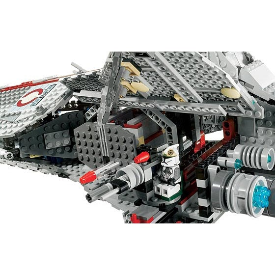 LEGO Star Wars Venator-class Republic Attack Cruiser 8039