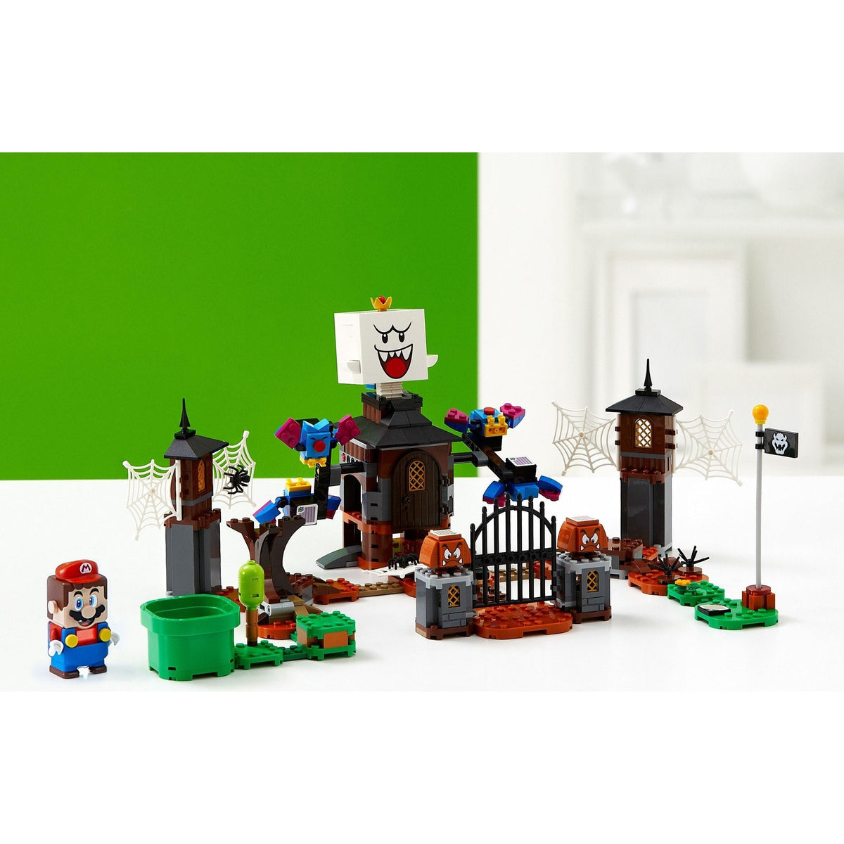 LEGO Super Mario King Boo and the Haunted Yard 71377