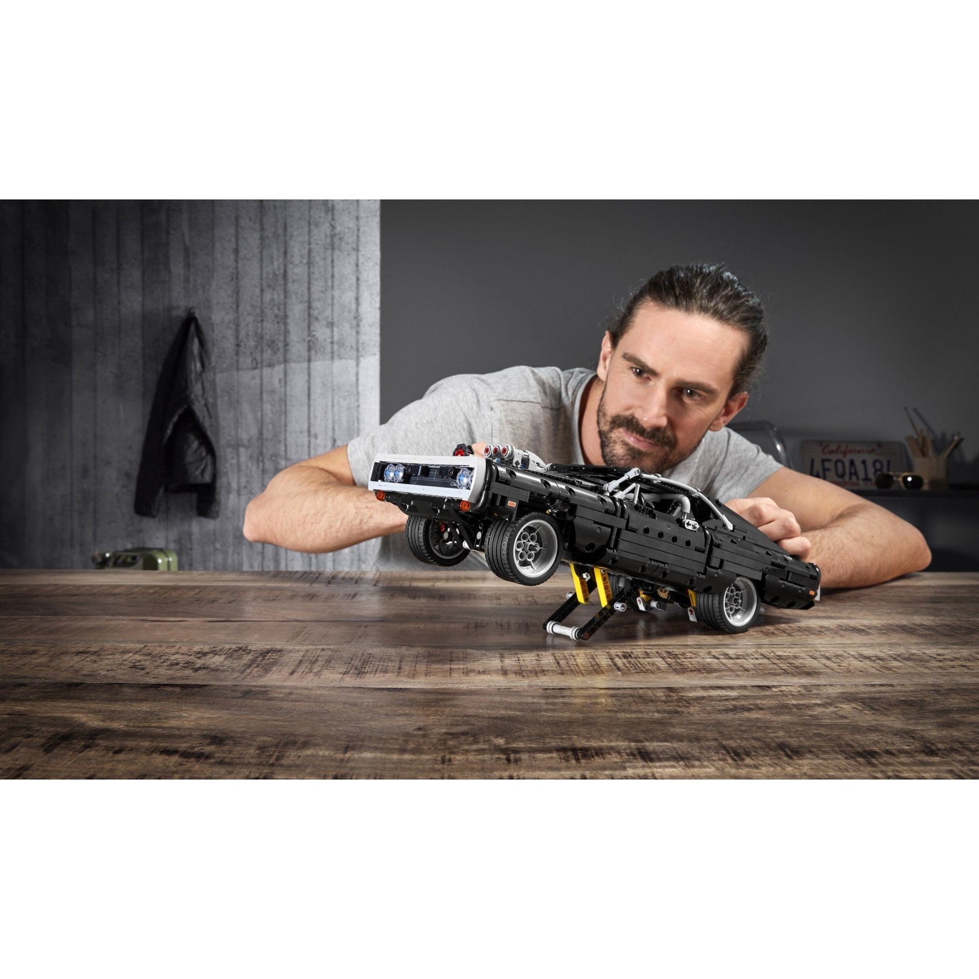 LEGO Technic Dom's Dodge Charger 42111